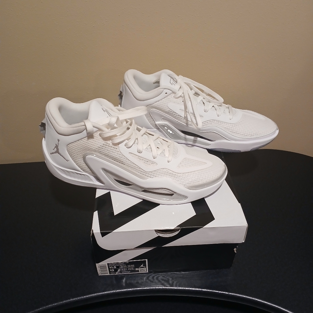 Jordan Men's White Low-Top Athletic Sneakers - Picture 4 of 10